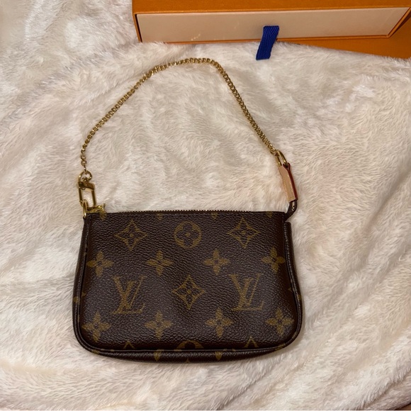 Louis Vuitton Mini Pochette Acessoires - Picture 2 of 10